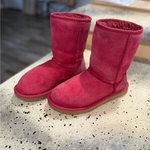 UGG Short Classic Size 7